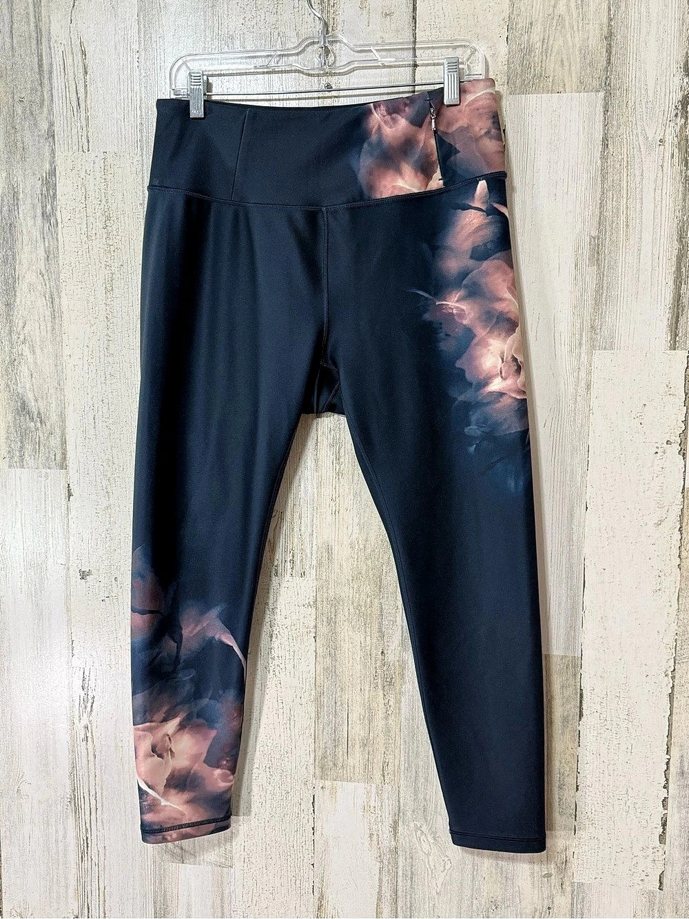 Calia by Carrie Underwood Floral Leggings in Black & Pink Size Large Like New